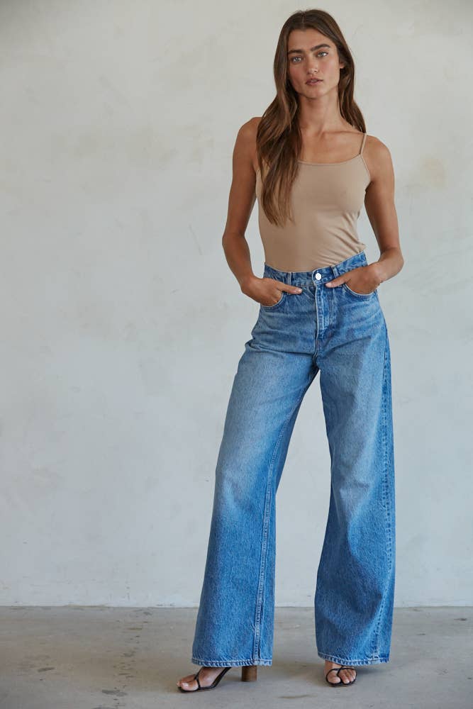 Essential Solid Cami Seamless in Almond